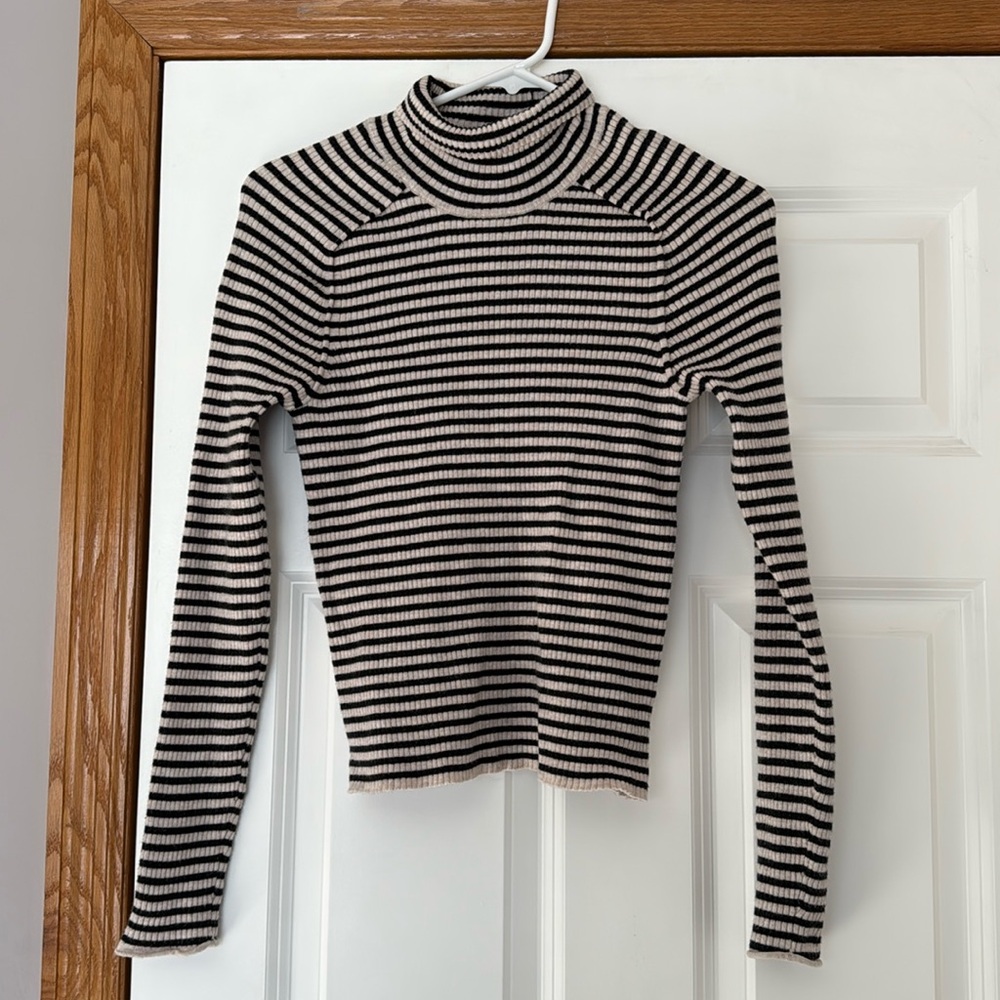 Women’s turtle neck top